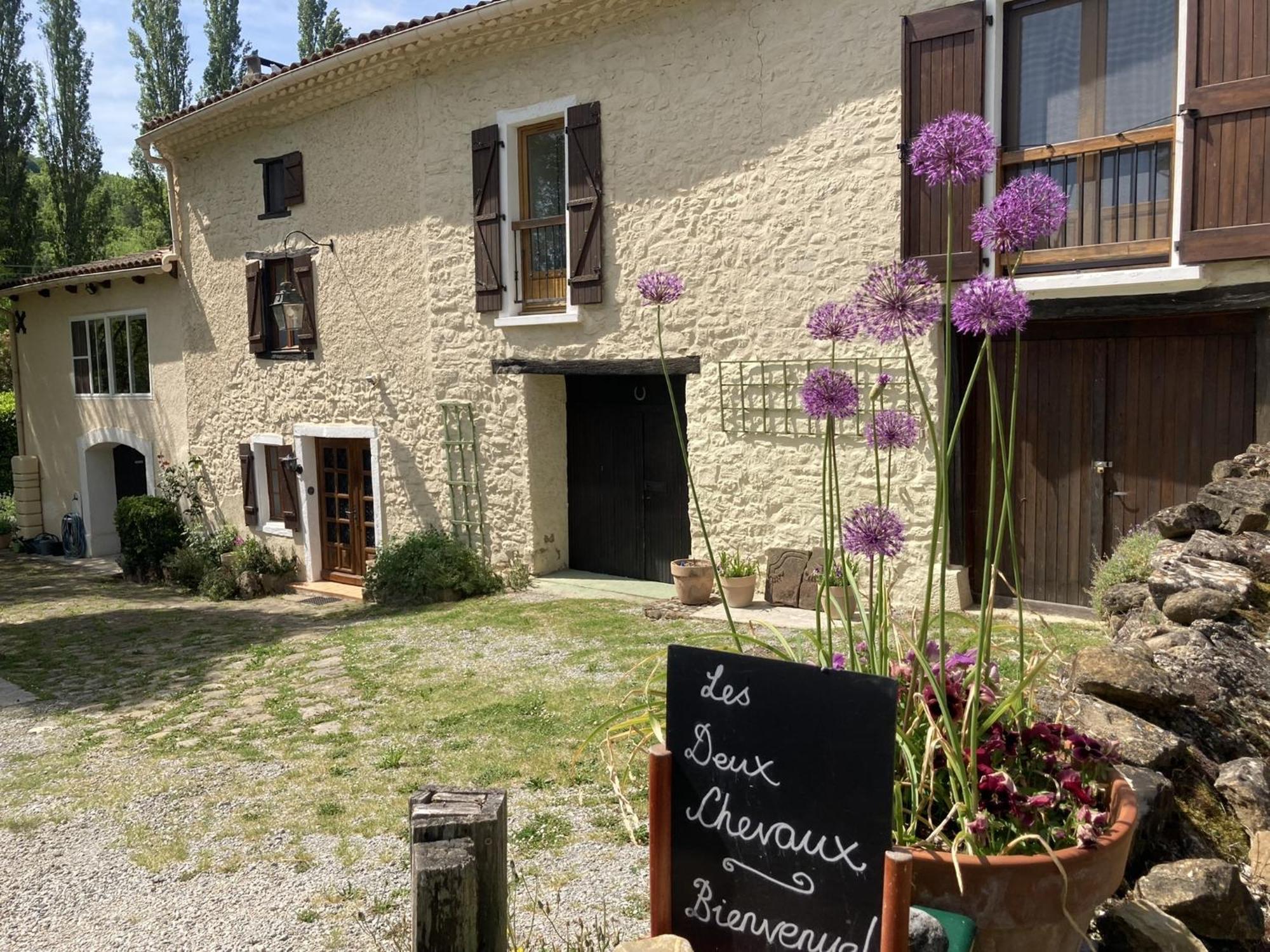 Les Deux Chevaux Chambres D'Hotes Rouvenac Екстериор снимка